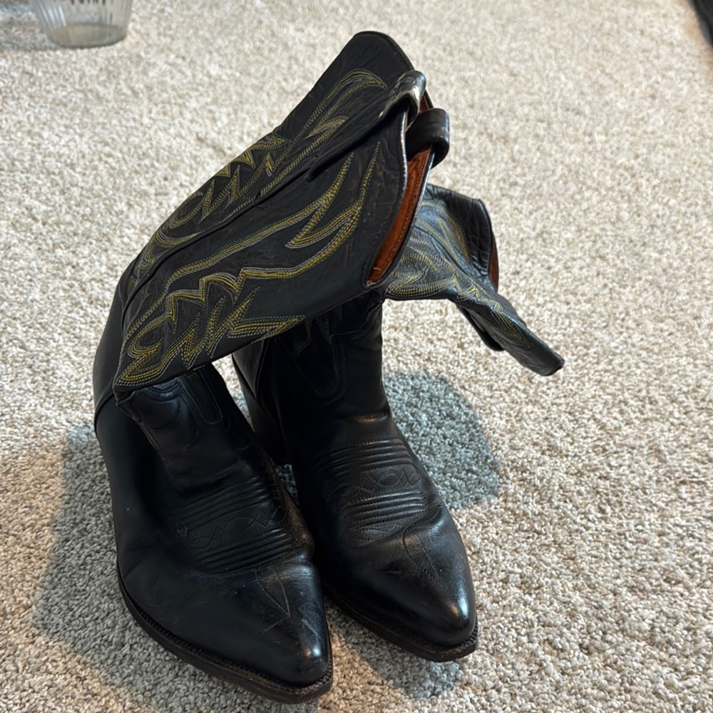 Elegant Black Western Heeled Boots